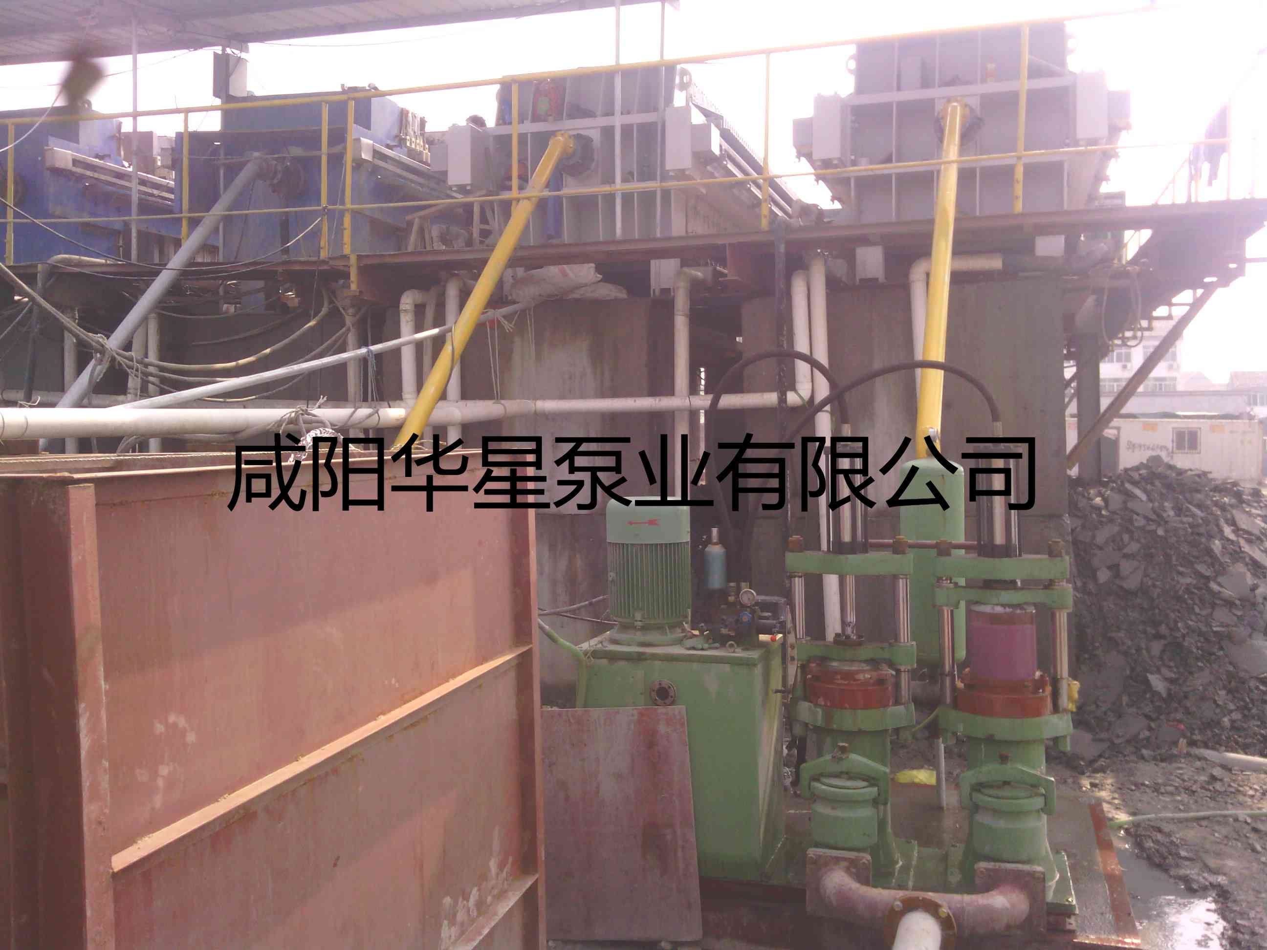 打樁污泥行業(yè)使用YBH300-40壓濾機柱塞泵客戶現(xiàn)場